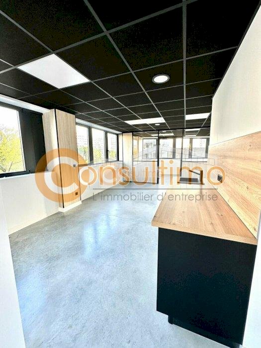 Bureau à louer 56 m² - Talence